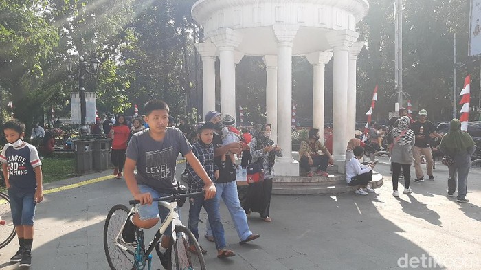 Warga tidak memerhatikan protokol kesehatan.