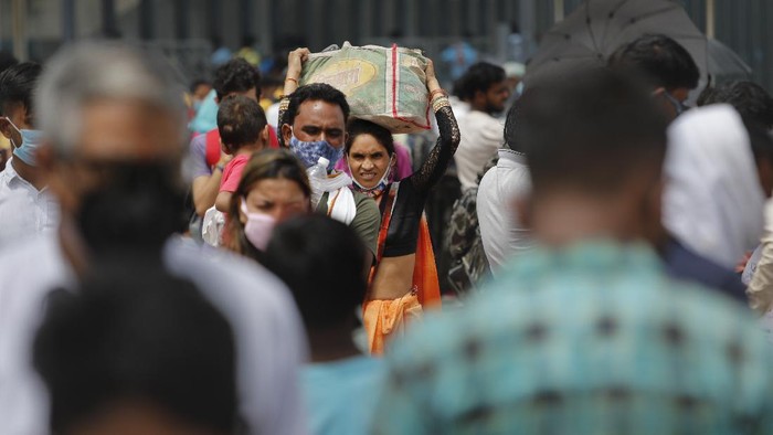India mencatat rekor peningkatan harian kasus virus corona tertinggi di dunia yakni 78.761 kasus baru dalam 24 jam.
