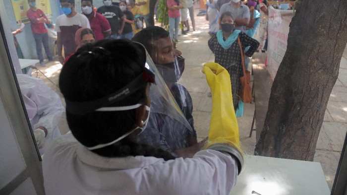 India mencatat rekor peningkatan harian kasus virus corona tertinggi di dunia yakni 78.761 kasus baru dalam 24 jam.