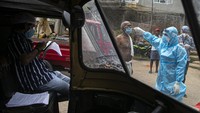 Meski terjadi peningkatan kasus, pemerintah terus melanjutkan pelonggaran-pelonggaran pembatasan. Aktivitas berkumpul hingga 100 orang akan diizinkan di acara budaya, hiburan, dan olah raga mulai bulan depan, disertai penggunaan masker dan penjagaan jarak sosial. Jaringan kereta bawah tanah juga akan mulai dibuka kembali di kota-kota besar.