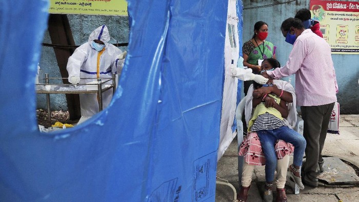 78 Ribu Kasus Corona Sehari, India Catatkan Rekor Dunia India mencatat rekor peningkatan harian kasus virus corona tertinggi di dunia yakni 78.761 kasus baru dalam 24 jam.
