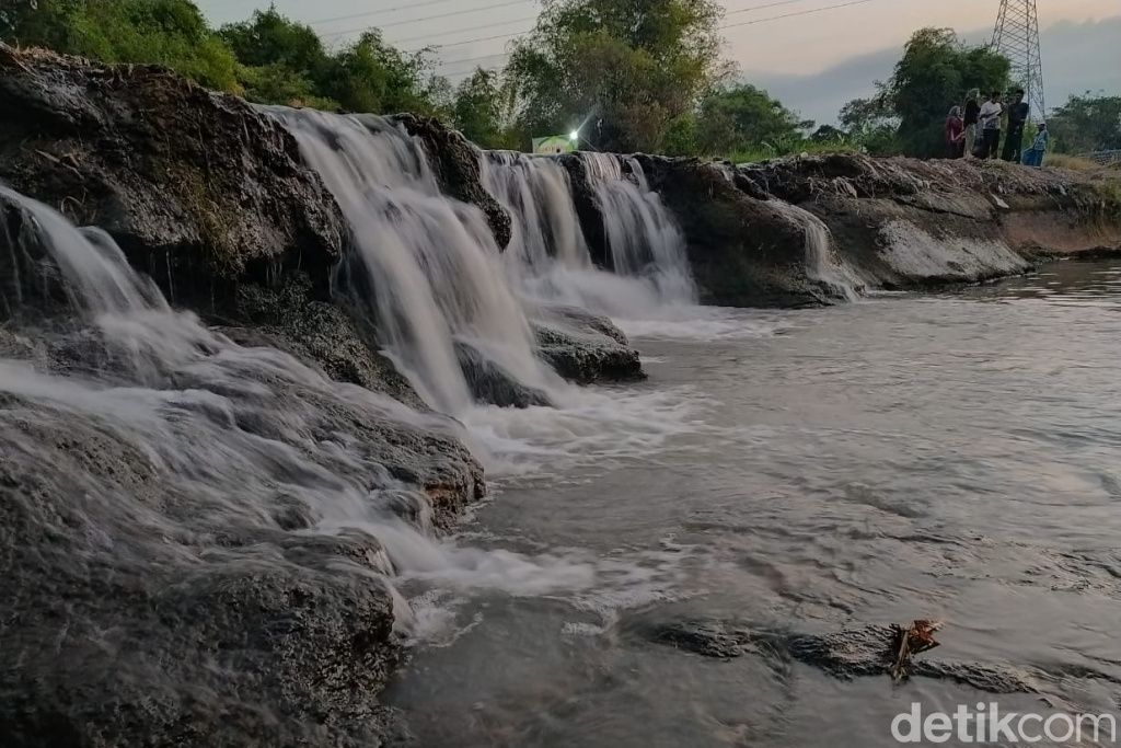 Air terjun Sungai Dhompo Pasuruan