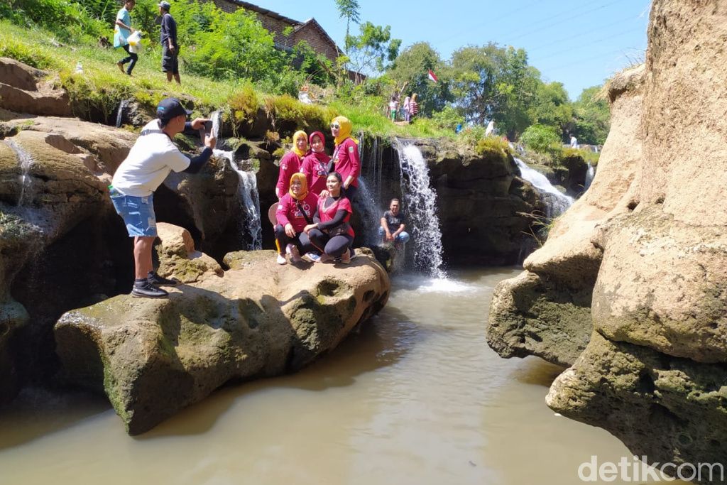 Air terjun Sungai Dhompo Pasuruan