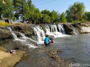 Lagi Hits di Pasuruan, Air Terjun Mini Sungai Dhompo