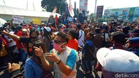 Acara dimulai dengan aksi joget bersama di Alun-alun simpang tujuh Kudus.