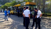 Untuk protokol kesehatan, bis ini akan selalu disemprotkan disinfektan sebelum dan sesudah beroperasi.