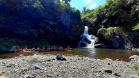 Dari titik start tubing membutuhkan waktu 2-3 jam sampai titik finish. Jaraknya 1,2 kilometer. Siap-siap dibikin deg-degan dengan arus sungai yang deras. (Arbi Anugrah/detikcom)