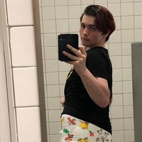 Jadi pekerja sangat sulit. Aku sering keluar dan masuk pekerjaan. Kadang rekan kerjaku menemukan fotoku di online atau mereka tidak bisa menerima fakta bahwa aku menggunakan diaper dan bertingkah kekanakan di tempat kerja, jelas Damien.  Foto: Facebook