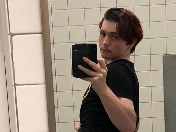 Foto: Pria yang Punya Gaya Hidup Seperti Bayi, Ke Mana-mana Pakai Diaper