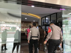 Pakai Rompi Pink, Djoko Tjandra Diperiksa Kejagung