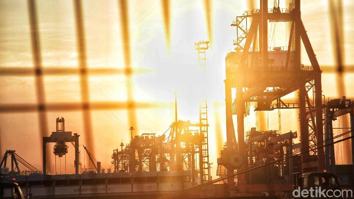 Prekonomian Indonesia dipastikan 99% masuk jurang resesi. Itu artinya pertumbuhan ekonomi nasional bakal minus lagi di kuartal III-2020.
