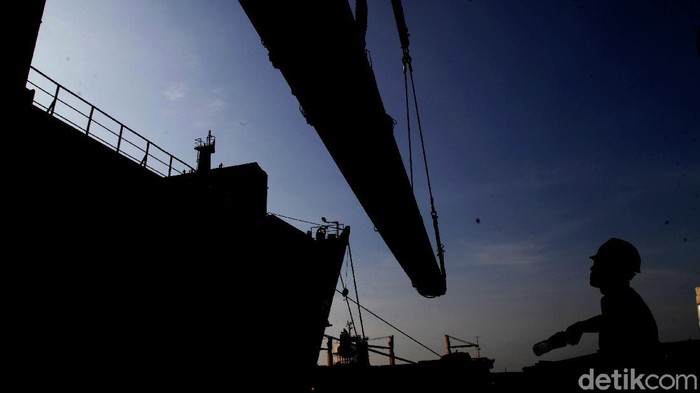 Ekonomi Kuartal III Tak Separah Kuartal II Prekonomian Indonesia dipastikan 99% masuk jurang resesi. Itu artinya pertumbuhan ekonomi nasional bakal minus lagi di kuartal III-2020.