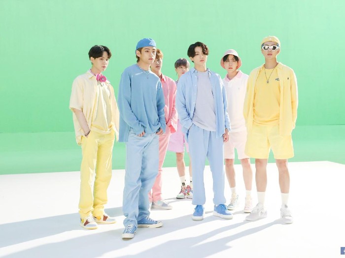 Fashion BTS dalam MV Dynamite