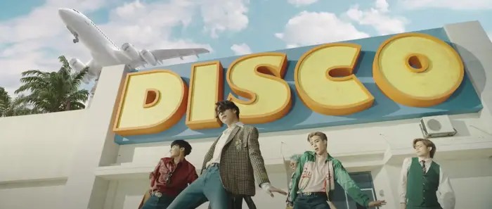 Fashion BTS dalam MV Dynamite Fashion BTS dalam MV Dynamite