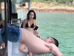 Potret Perjuangan Kekasih demi Foto Sempurna Pujaan Hati