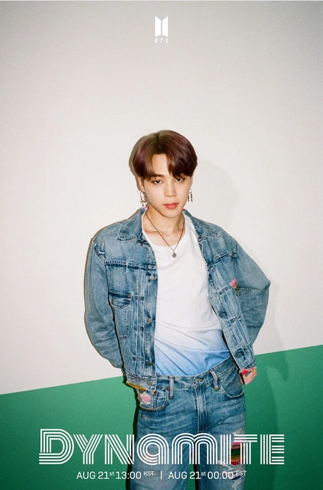 Jimin memakai kalung dengan bandul bunga Daisy di video klip Dynamite BTS. Kalung tersebut datang dari brand Vintage Hollywood. Dijual seharga US$ 50 atau sekitar Rp 730 ribu, kalung tersebut juga habis dalam sekejap. Foto: Dok. @BigHitEnt/Twitter.com