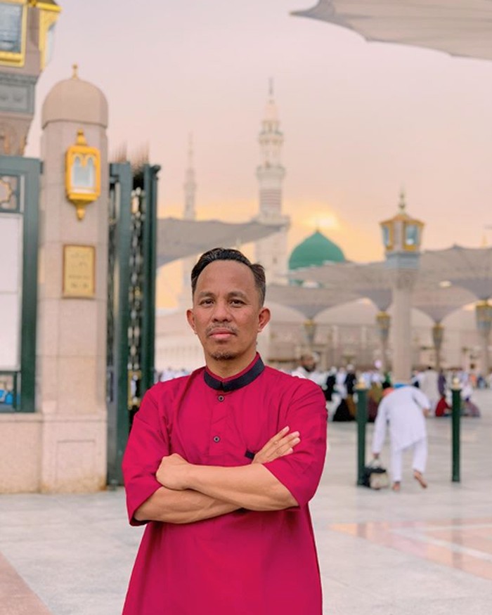 Halilintar Asmid Halilintar Asmid, ayah Atta Halilintar.