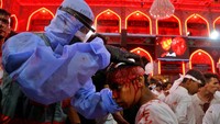 Jika di Indonesia ada pembuatan bubur Asyura, lain halnya dengan negara yang dihuni muslim Syiah seperti Irak. Di Irak mereka mengadakan ritual berdarah yang diliputi duka mendalam dengan nama Festival Ashura di Karbala.  