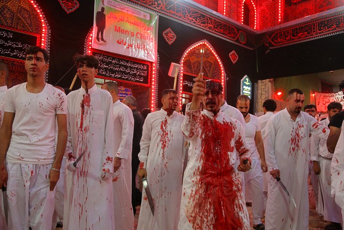Iraq Ashoura Shiite Muslim worshippers light candles outside the shrine of Imam Hussein during the festival of Ashoura in Karbala, Iraq, Sunday, Aug. 30, 2020. The holiday marks the end of the forty day mourning period after the anniversary of the martyrdom of Imam Hussein, the Prophet Muhammad's grandson in the 7th century. (AP Photo/Anmar Khalil)