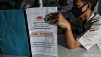 Kegiatan belajar online dilakukan kerena pemerintah belum membuka belajar tatap muka di sekolah akibat pandemi COVID-19.