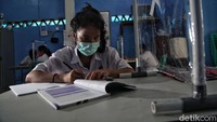 Kampung internet ini dihadirkan untuk memudahkan masyarakat terutama pelajar mendapatkan akses internet.