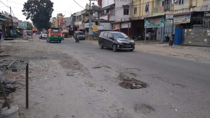 Warga Keluhkan Jalan Ke Simalingkar Bolak Balik Diperbaiki Tapi Rusak Lagi