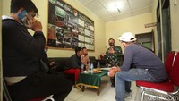 Diketahui, Kepala Staf Angkatan Darat (KSAD) Jenderal TNI Andika Perkasa memastikan akan terus mengawal penanganan kasus perusakan Polsek Ciracas dan Polsek Pasar Rebo, Jakarta Timur. Termasuk perihal ganti rugi atas perusakan tersebut. Andika mengungkapkan ganti rugi tersebut untuk korban luka ataupun kerusakan-kerusakan yang ditimbulkan.