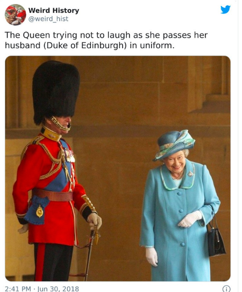 Foto bisa menjadi media mengenang masa lalu yang indah. Berikut ini adalah beberapa contoh di antaranya, ada Queen Elizabeth II kondangan, loh.