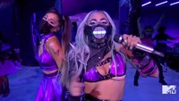 Lady Gaga juga tampil bersama Ariana Grande membawakan medley seperti Chromatica II hingga Rain on Me. Dok. AP