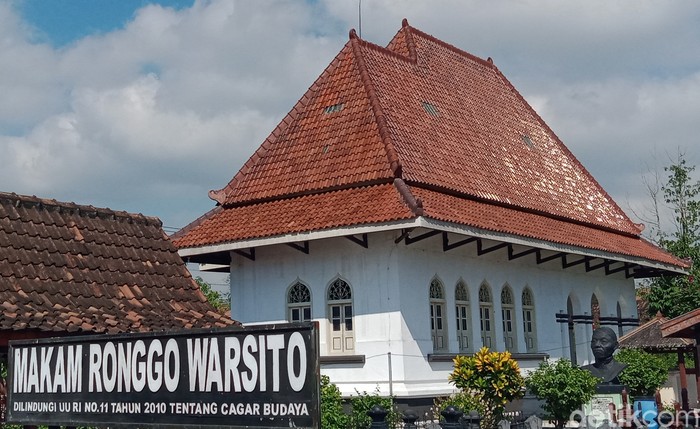 Makam utama R. Ng Ronggowarsito di Palar, Trucuk, Klaten