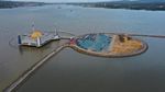 Potret Masjid di Tengah Teluk Kendari