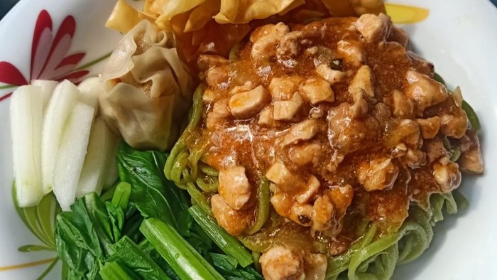 Di PHK, Pria Ini Banting Stir Jualan Mie Organik