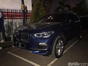 Teranyar dari Pinangki, BMW Semiliar Lebih Terparkir di Gedung Bundar