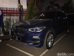 Teranyar dari Pinangki, BMW Semiliar Lebih Terparkir di Gedung Bundar