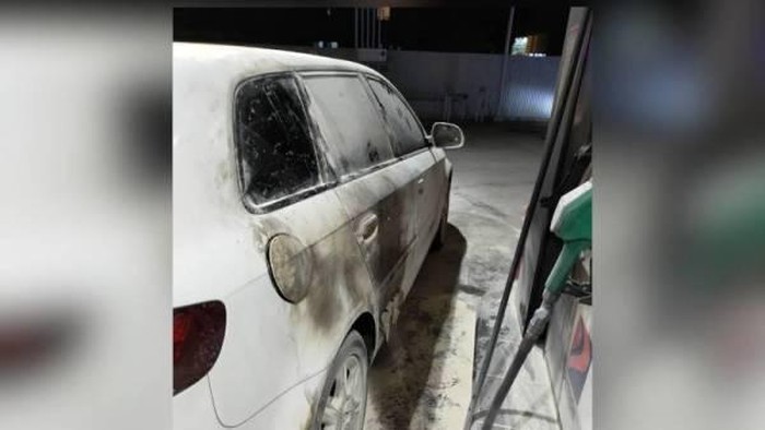 Mobil terbakar akibat tidak mematikan mesin saat isi bensin