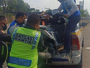 Penjelasan Jasa Marga soal Pemotor Boncengan 3 Masuk Tol Bekasi Timur