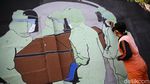 Mural di Bukit Duri Ini Minta Warga Waspada COVID-19