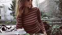 Dirumorkan menjadi kekasih terbaru Brad Pitt, model cantik Nicole Poturalski punya gaya yang keren dan menarik. Berkarir sebagai model terkenal, Nicole menjaga bentuk tubuhnya dengan jus buah favoritnya. Foto: Instagram @nico.potu