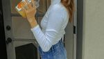Hobi Minum Jus, Ini Nicole Poturalski Pacar Baru Brad Pitt yang Cantik