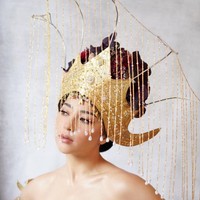 Untuk foto prewedding, Nikita Willy dan Indra Priawan memilih adat Lampung dan Minang. Nikita pun tampak cantik dengan mengenakan mahkota keemasan di kepalanya. Foto: Instagram @archangelachelsea