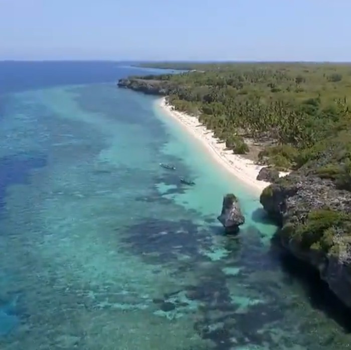 pantai batu payung, maluku, my trip my adventure