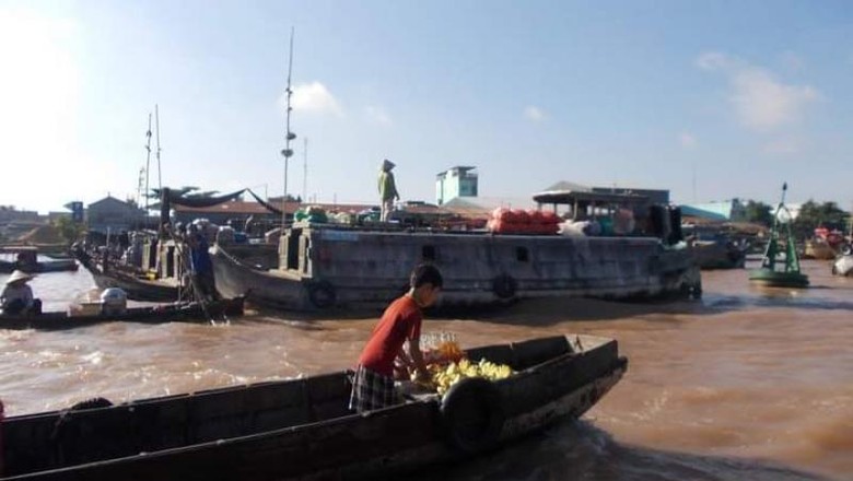 Menikmati Pagi Di Pasar Terapung Sungai Mekong