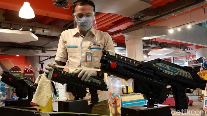 Pemkot Bandung meninjau penerapan protokol kesehatan di tempat bermain anak di sejumlah mal di Bandung. Hal itu dilakukan guna cegah penyebaran virus Corona.
