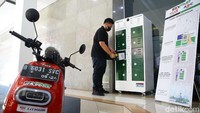 Stasiun Penukaran Baterai Kendaraan Listrik Umum (SPBKLU) ini dapat meningkatkan permintaan listrik dari energi baru terbarukan dan lambat laun menggantikan energi fosil.