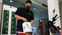 SPBKLU tersebut merupakan bilik penukaran baterai yang menggunakan aplikasi.