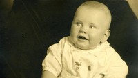 Buffett lahir di Omaha, Nebraska, pada tanggal 30 Agustus 1930. Dia adalah anak tunggal dari Laila dan Howard Buffett. Howard adalah anggota kongres AS. Istimewa/Dok. Susie Buffett via CNN.