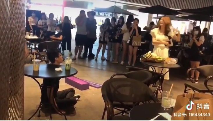 Nyatakan Cinta Pakai Buket Pisang, Akhirnya Malah Ditolak