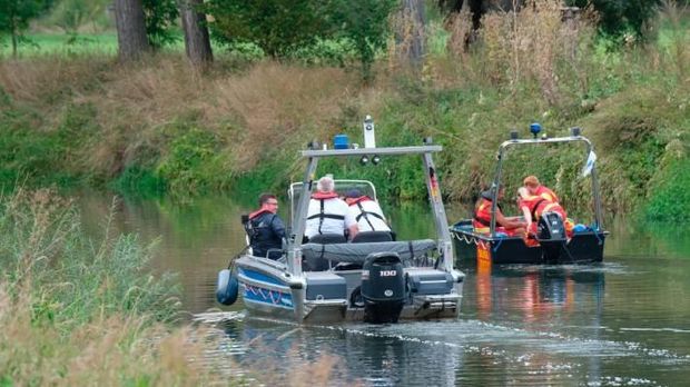 Polisi Air Mencari Buaya di Jerman