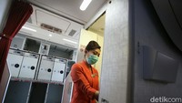 Saat awal penerapan PSBB, dan industri penerbangan ikut terimbas mati suri, Grace Ratna Saputri, pramugari Garuda Indonesia yang aktif bertugas sejak tahun 2014 itu harus memutar otak guna bisa memenuhi kebutuhan hidupnya di luar jam terbang.