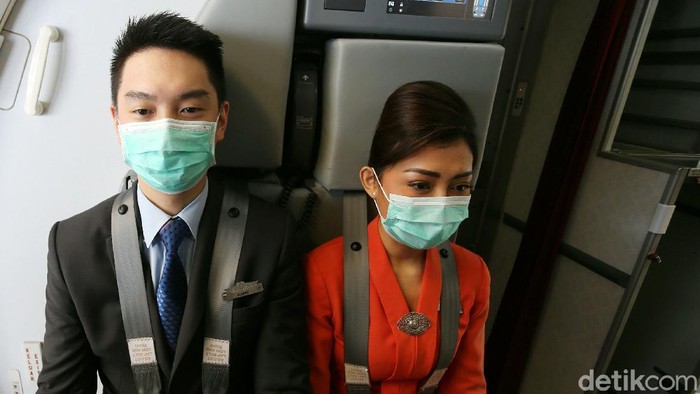 Beginilah potret pramugari Garuda Indonesia saat melayani ditengah pandemi Corona. Tetap menerapkan protokol kesehatan guna kebaikan bersama di era new normal.